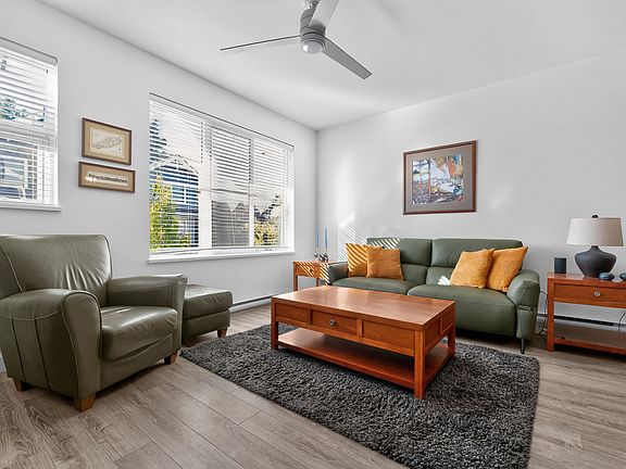 4th image of 2145 Prairie Ave #3