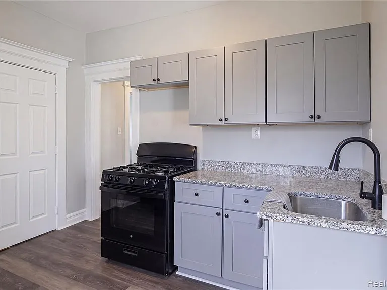 68 E Willis St #9 — Photo 6