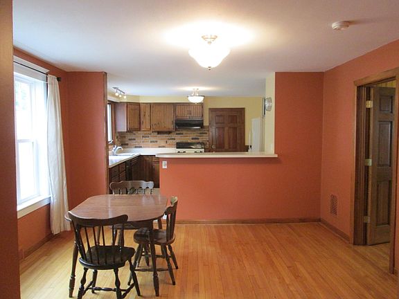 3rd image of 2029 Baker Ave Floor 1