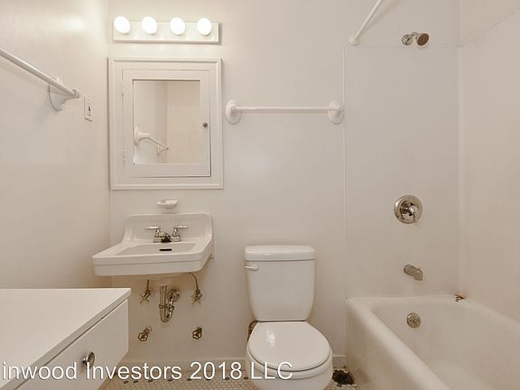 4th image of 2318 California Ave SW APT 104