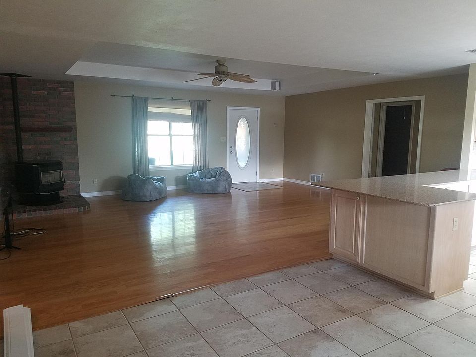 1st image of 401 Rose Garden Dr