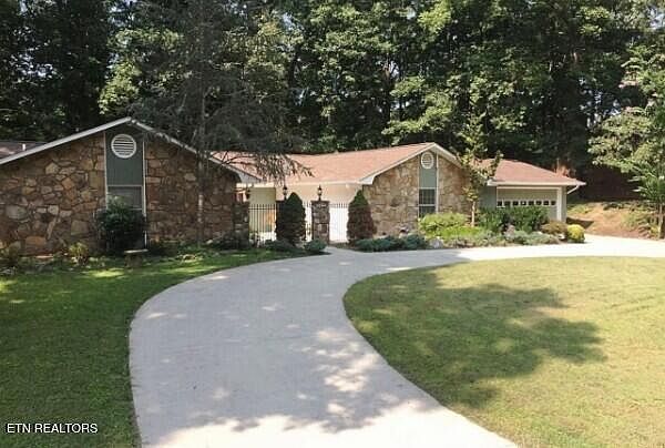 1st image of 7941 Castlecomb Rd