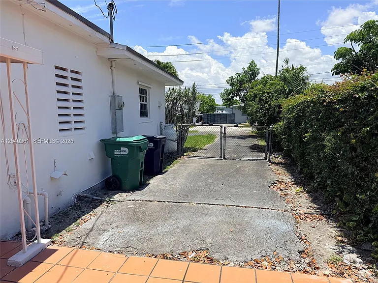 1525 SW 76th Ct — Photo 15