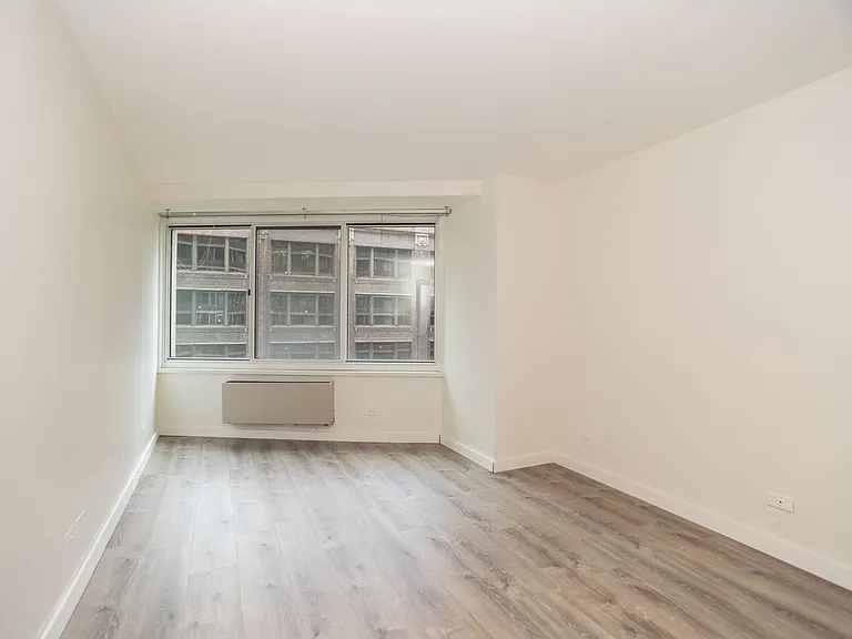 211 E Ohio St #802 — Photo 10
