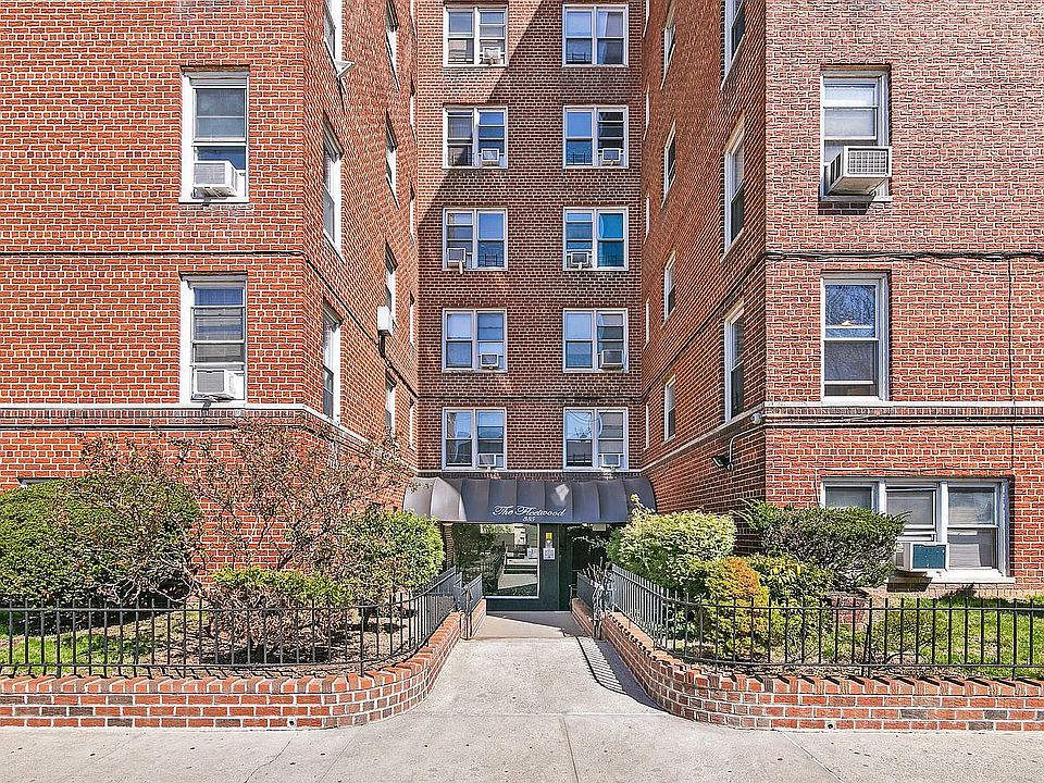 1st image of 385 E 16th St APT 1G