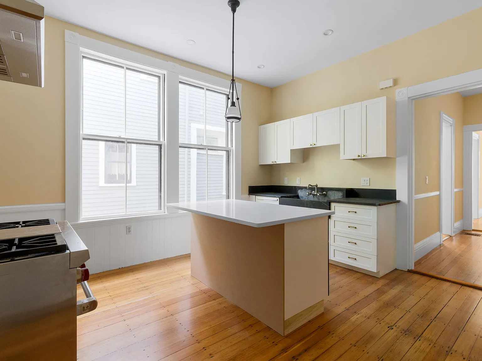 5 bed, 3.5 bath, 2507 sqft, $10,000 — Photo 3