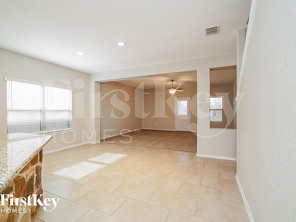 4th image of 500 Stonebrook Dr