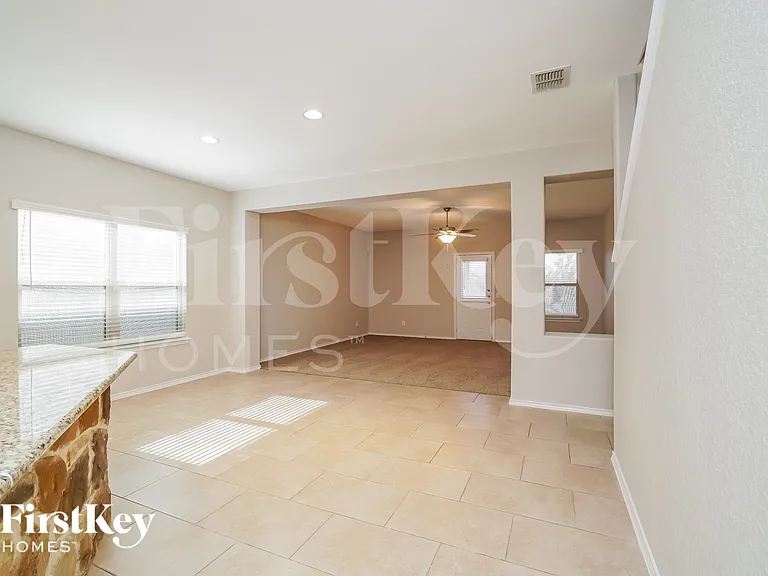 500 Stonebrook Dr — Photo 4
