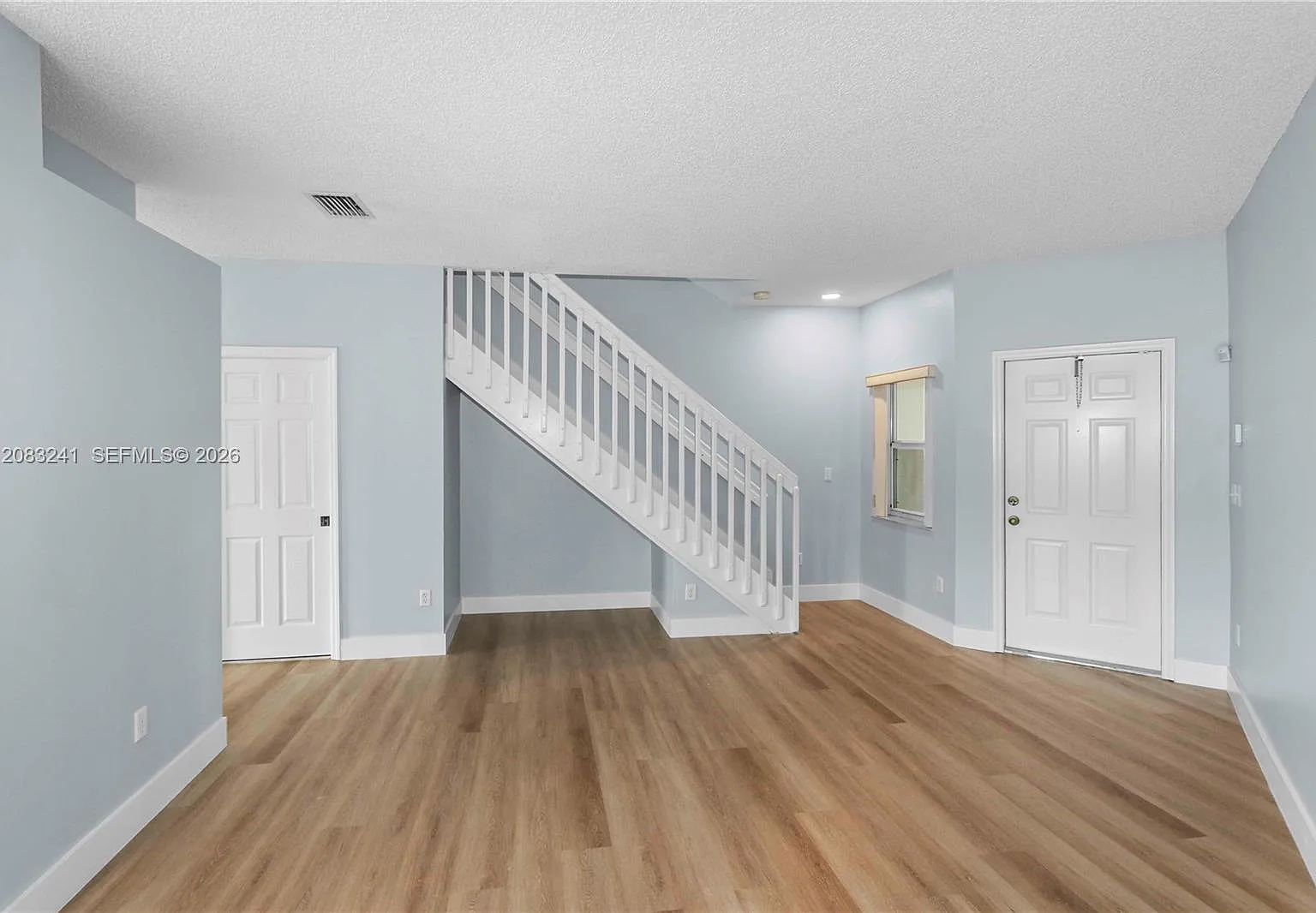 Towngate Condo Six — Photo 3
