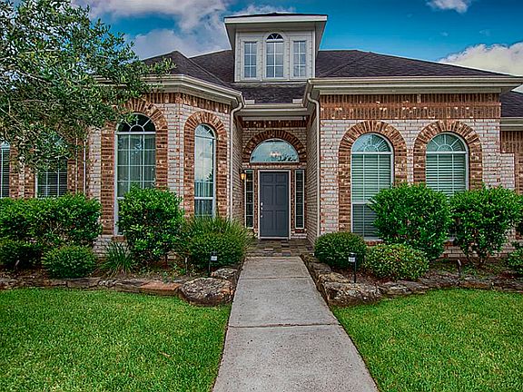 3rd image of 301 Falcon Lake Dr