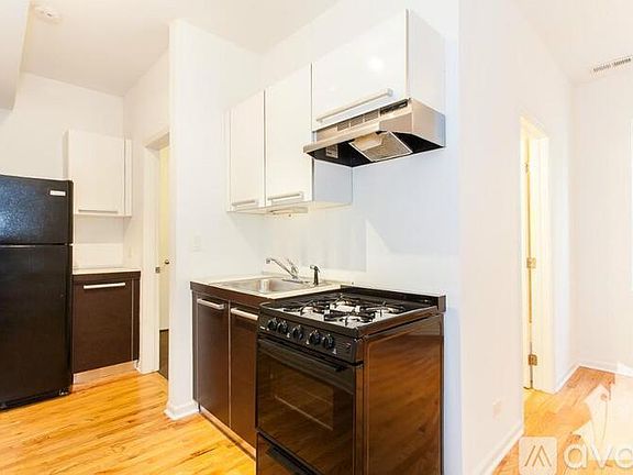 3rd image of 5054 N Winthrop Ave APT 212