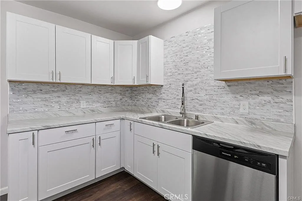 4 bed, 1186 sqft, $4,750 — Photo 4