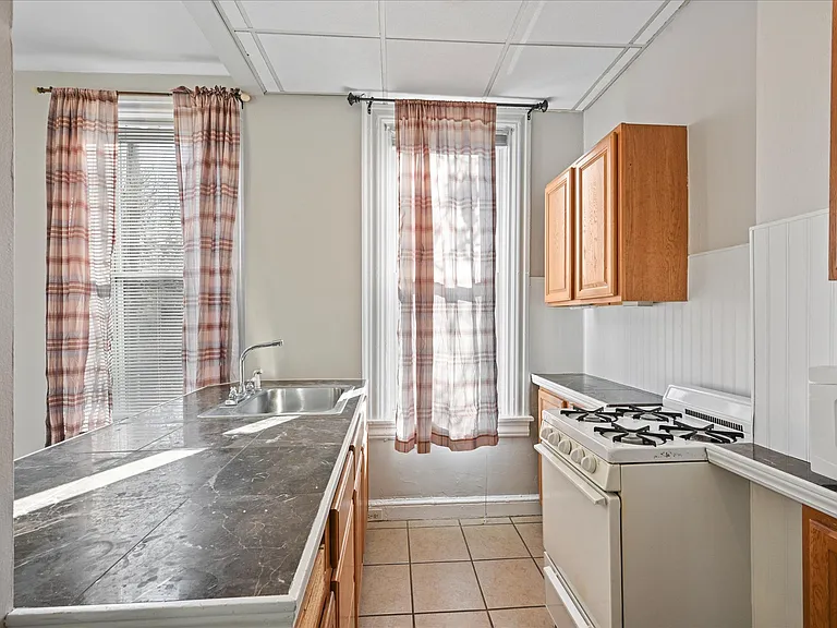 523 W Chestnut St #4 — Photo 4