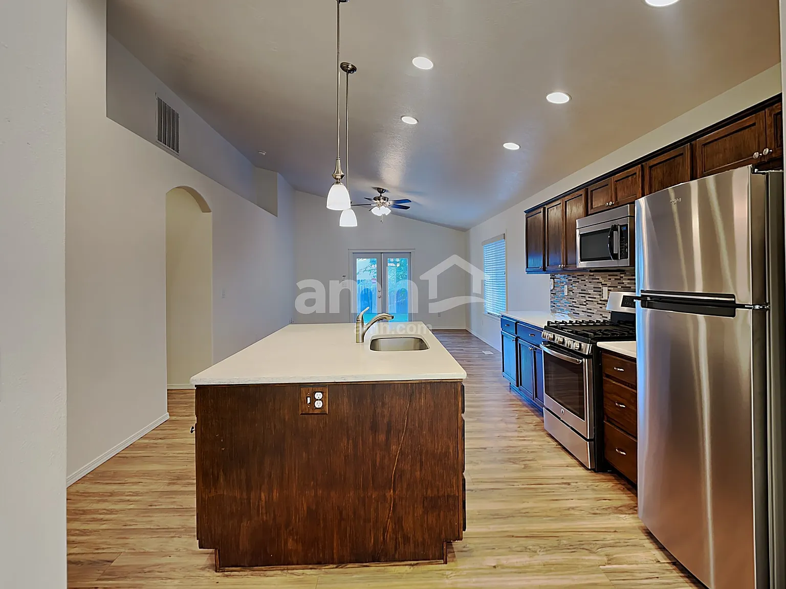 3 bed, 2.0 bath, 1248 sqft, $2,180 — Photo 4