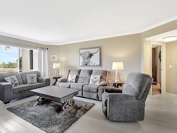 4th image of 3951 Via Poinciana #415