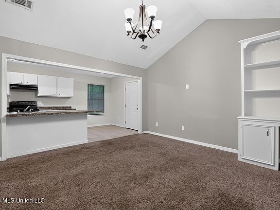 5th image of 1407 Summit Ave
