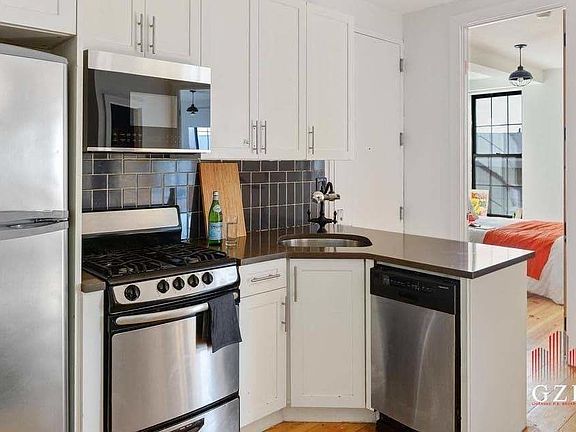 4th image of 733 Meeker Ave #2S