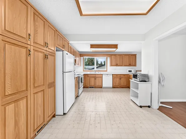 376 Wales Ave, Winnipeg, MB R2M 2S9