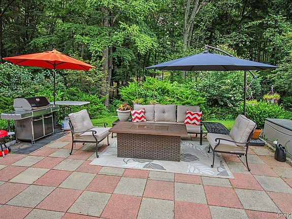 5th image of 45 Hemlock Trail Court