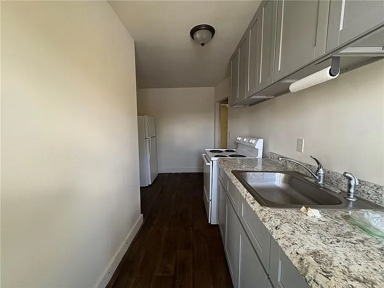43 Spruce St — Photo 2