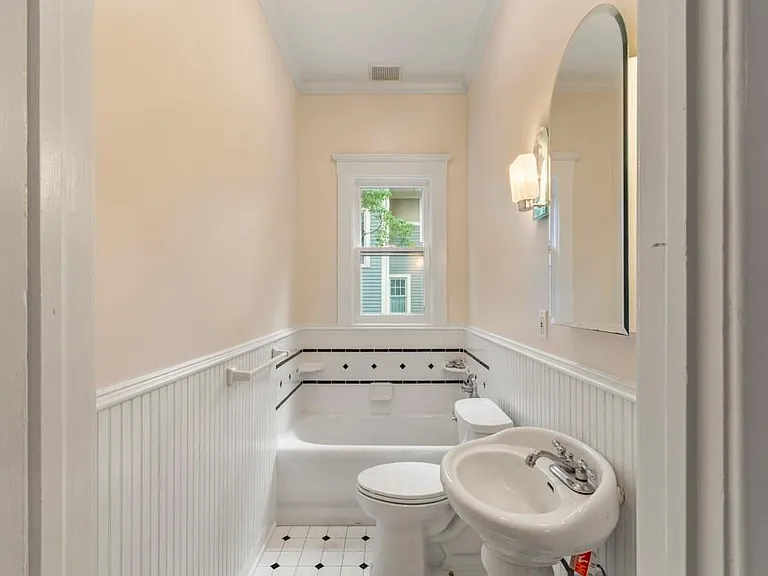 327 Adams St — Photo 15