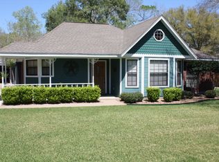 1009 Loggins Dr, West Columbia, TX 77486