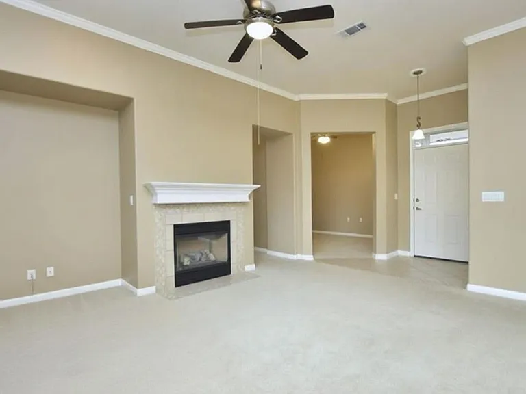 111 Purple Sage Dr — Photo 2
