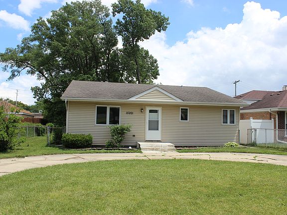 5th image of 15201 La Crosse Ave