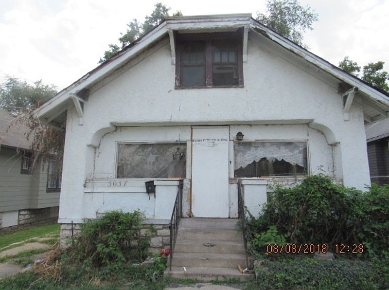 1st image of 5037 E 6th St