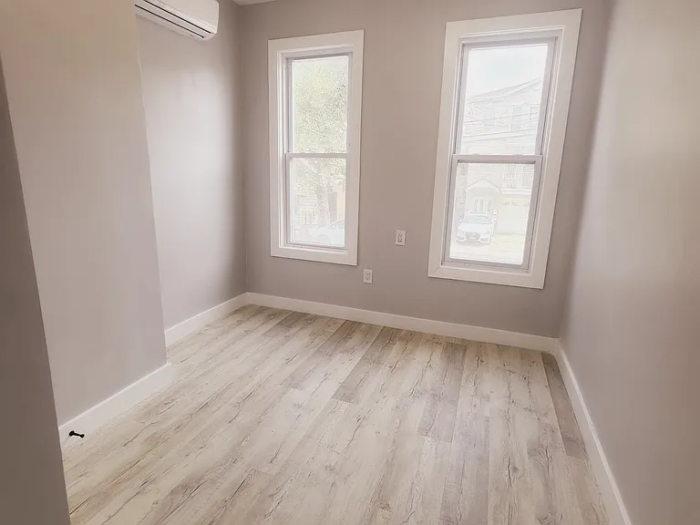 85 Zabriskie St #1A — Photo 7