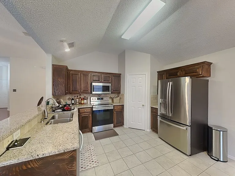 5202 High Island Dr — Photo 9