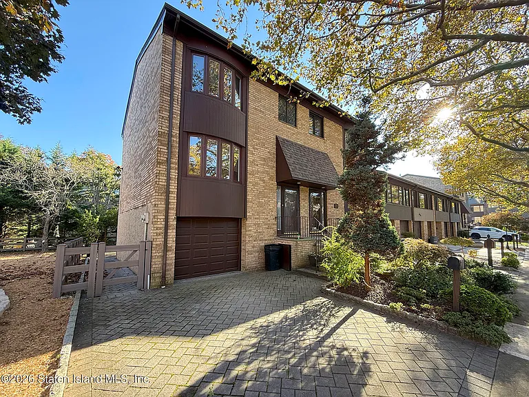 64 Claradon Ln — Photo 2