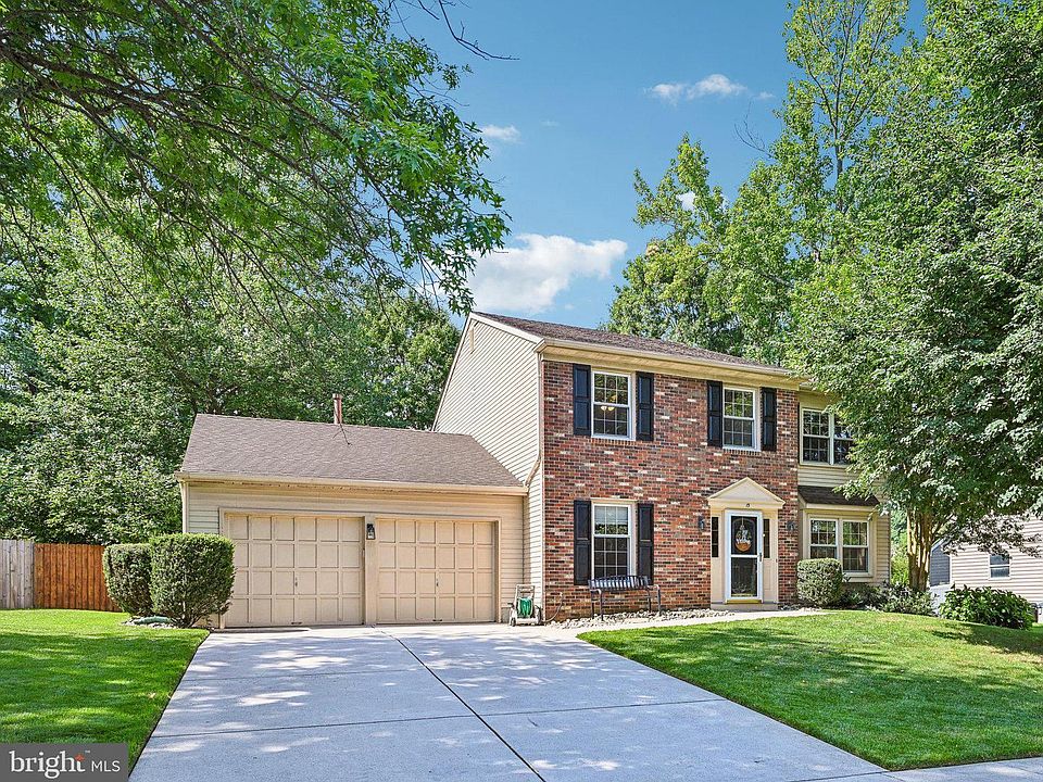 1st image of 15 Wendover Dr