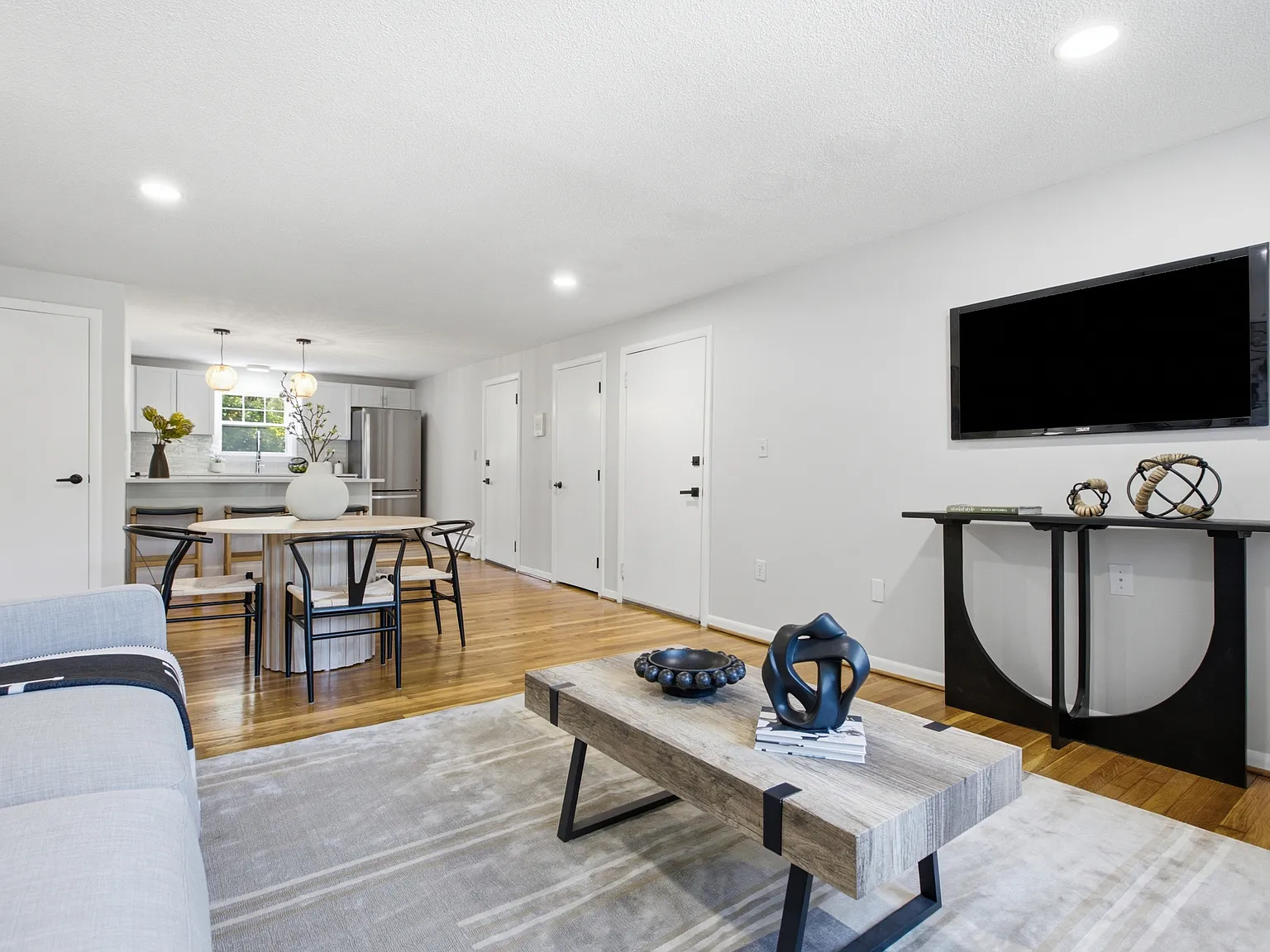 2 bed, 900 sqft, $2,600 — Photo 4