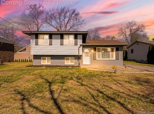 5208 Latimer St, West Bloomfield, MI 48324