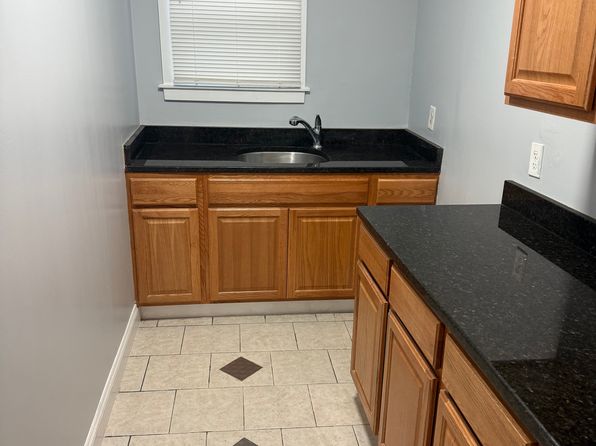 6 Rhodes Ave #1