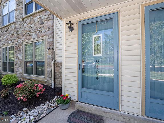 2nd image of 2404 Foxmeadow Cir