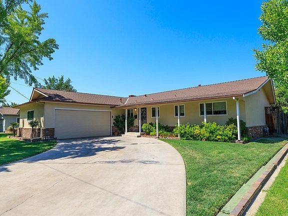 3rd image of 1721 Teakwood Dr