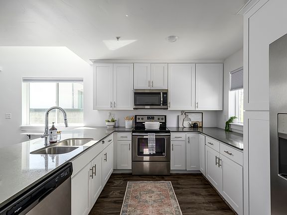 5th image of 606 W Girard Ave N #C