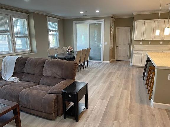 3rd image of 1615 Mercado Way