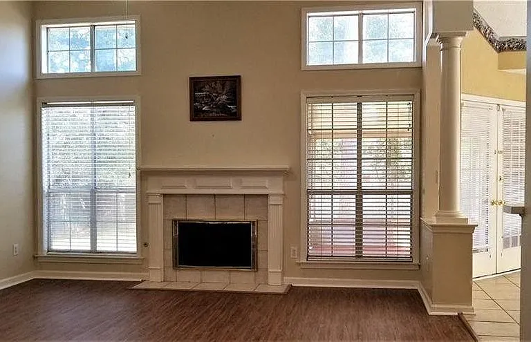 855 Autumn Ridge Rd — Photo 3