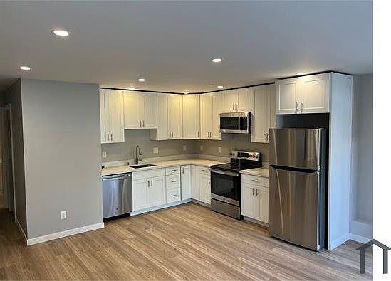 1st image of 1426 Underwood Ave #B