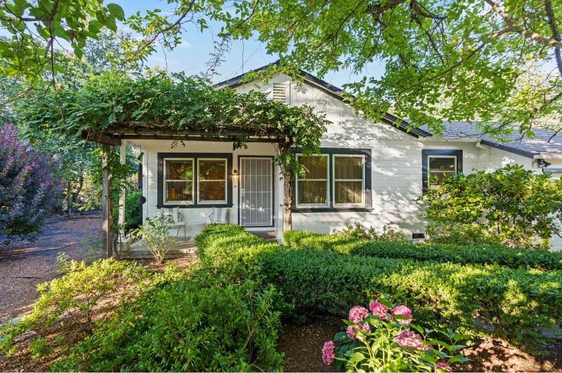 1330 Mountain View Ave photo 1