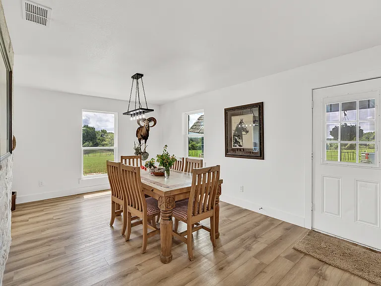 1901 Melissa Ln — Photo 18