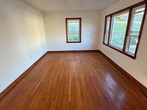 2nd image of 215 Barnett Rd