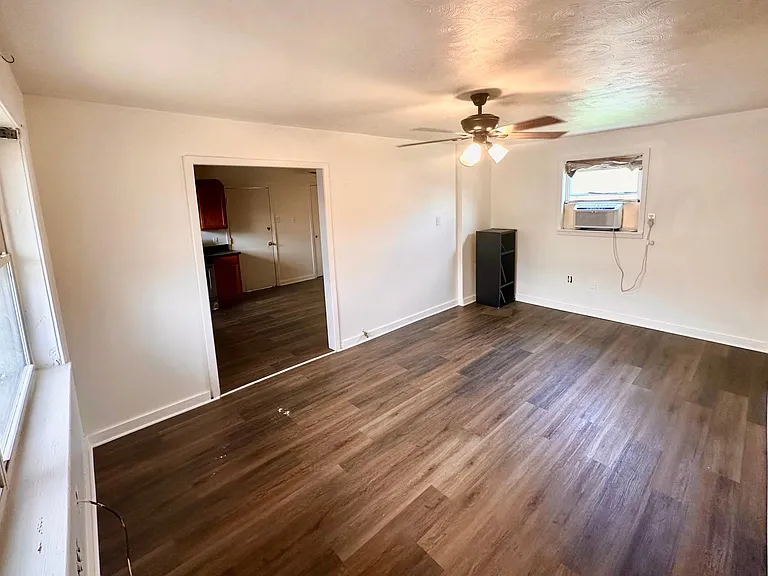 2402 Annette St — Photo 2