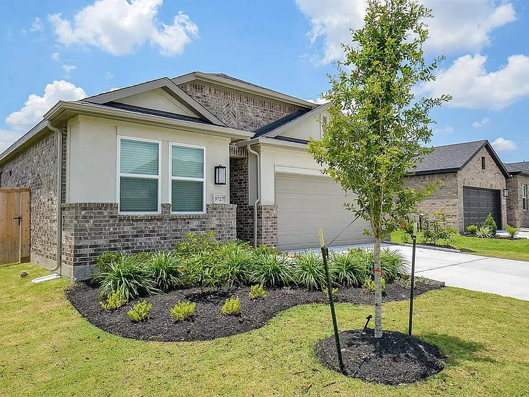 9727 Rialto Heights Dr — Photo 2