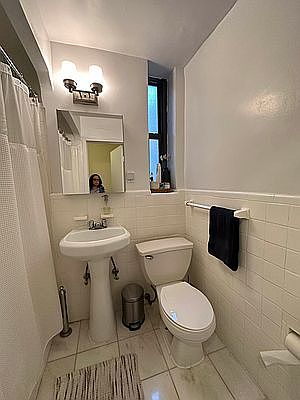 5th image of 212 W 22nd St APT 2P