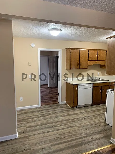 2BD/2BA Townhouse — Photo 4