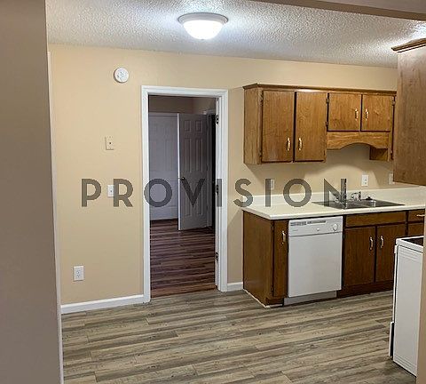 4th image of 1212 Village Way NE
